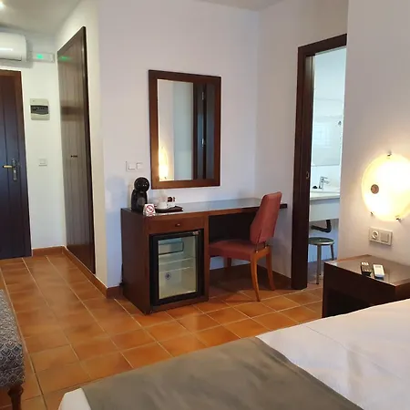 Hotel-restaurante Casa Garcia ホテル アルモナステール・ラ・レアル